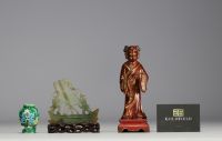 China - Set of objects comprising a lacquered wood sculpture, a miniature vase and a jade sculpture.