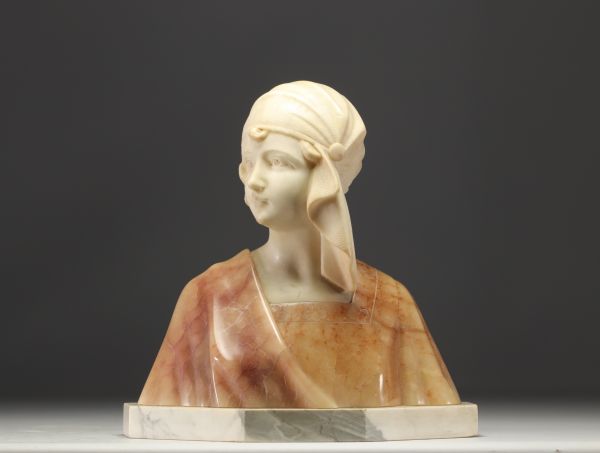 P. FATTORINI - Bust of a young woman, sculpture in alabaster and marble, circa 1900-1930.