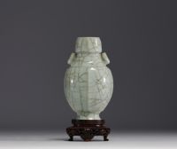China - Cracked green monochrome vase, mark under the piece, 18th century