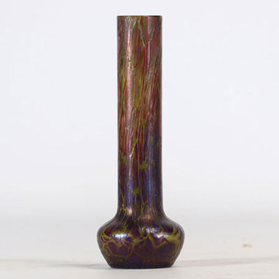 LOETZ Vase en verre de couleur vert, irisé violet des années 1900