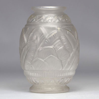 Art Deco vase decorated with palm leaves signed Corillo