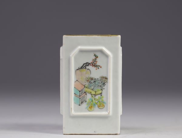 Brush pot decorated with figures and various objects on a white background.