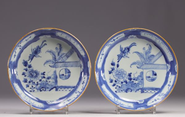 Set of two white and blue plates decorated with flowers and animals