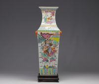 China - imposing famille rose quadrangular vase with figurative battle scenes, 19th century.