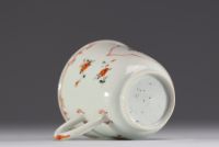 China - Set of two Compagnie des Indes polychrome porcelain pieces comprising a plate and a cup, 18th century.