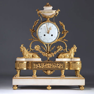 White marble and chased bronze clock from Louis XVI period