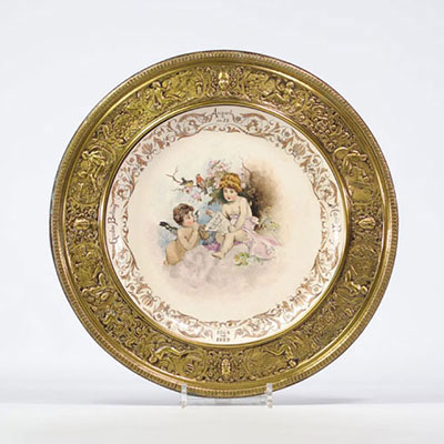 Grande Assiette Villeroy Boch à décor d'anges au centre et d'uune bordure dorée en cuivre