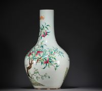 China - Imposing famille rose porcelain vase with nine peaches design, Qing dynasty. (100cm high)
