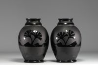 ARTVER - Paul HELLER Paire de vases aux pélicans en verre noir sablé, époque Art Déco.