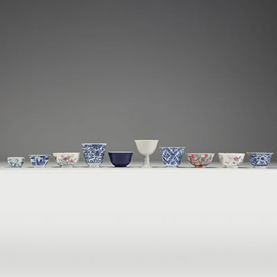 Chine - Ensemble de dix bols en porcelaine blanc bleu et polychrome d'époque XIXème différentes marques sous les pièces.