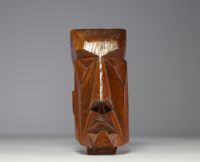 Visage cubiste en bois sculpté, travail moderniste belge vers 1920, travail d'un artiste de l'entourage d'Henry Van de Velde.