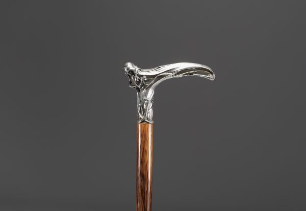 Cane with an Art Nouveau motif, shaft in fine wood, solid silver knob decorated with a woman in bloom.