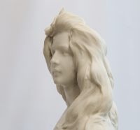 Edouard FORTINI (1862-?) Large Art Nouveau bust of a young girl in Carrara marble, signed on the shoulder.