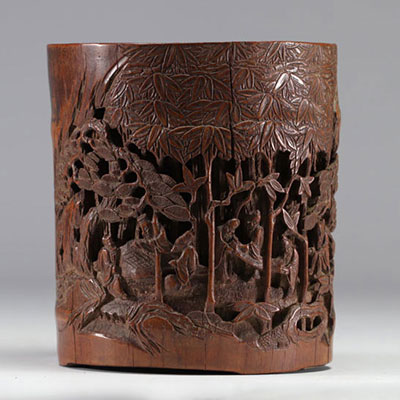 Bamboo brush holder carved with a scene of characters from China, 19th century period