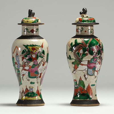 China - Pair of covered vases in Nanjing porcelain decorated with figures.