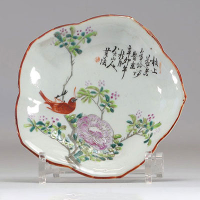 Petit plat en porcelaine de qianjiang cai à décor d'oiseau et fleurs