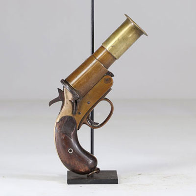 English WWI pistol-signalman