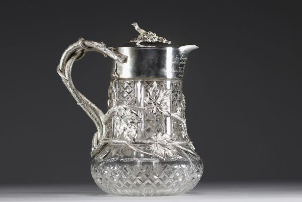 W. A. BOLIN - Moscou, 1891 - Somptueuse carafe en cristal taillé et argent massif à décor de vignes en relief, estampillé Bolin, poinçons KL et 84 zolotnik.