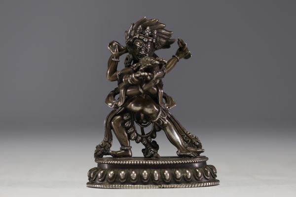 Chine - Tibet - Statue en argent de Vajrapani enlaçant Shakti.