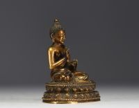 Chine - Statuette de Bouddha Sino-Tibétaine en bronze doré, XVII-XVIIIe siècle.