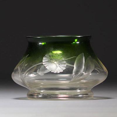 MOSER Karlsbad - Small vase with floral decoration in shades of green, circa 1900.