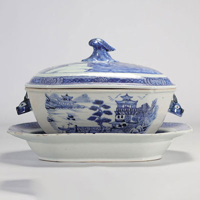 Terrine and display stand in white blue China porcelain XVIII