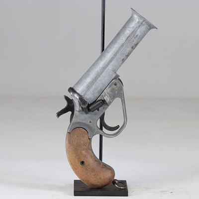 Signal gun unknown origin