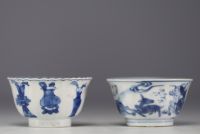 Chine - Ensemble de deux bols en porcelaine blanc et bleu d'époque Kangxi.