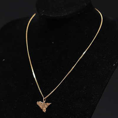 18K yellow gold pendant representing the map of Sicily, total weight 8g.