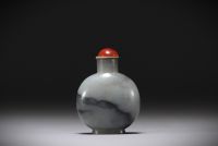 China - Snuffbox in grey jade.