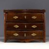 Master's cabinet, curved chest of drawers in walnut, 18th century.