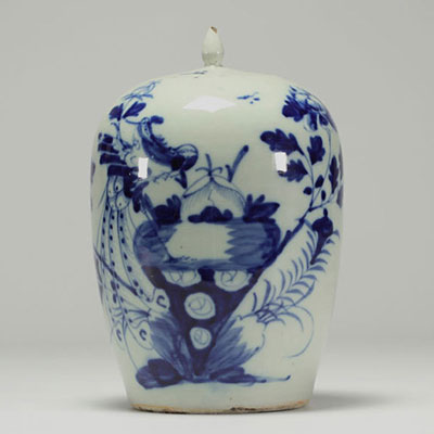 Chine - Pot à gingembre en porcelaine blanc bleu à décor floral, XIXème.