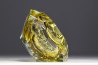 Flavio POLI (1900-1984) pour Luigi Mandruzzato Murano - Coupe verre submergé à facettes géométriques, de couleur jaune, vers 1950-60.