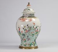 China - green family covered vase from Qing period (1644-1912)