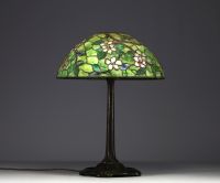 TIFFANY STUDIOS ‘New York’ 1900 - Table lamp with bronze base and floral glass mosaic shade, signed and numbered under the base.