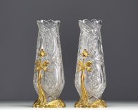 Baccarat - Paire de vases en verre taillé et monture en bronze doré, marque Baccarat sur la monture, vers 1900-1920.