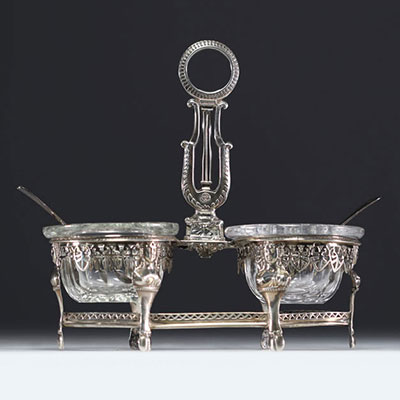 Table salt cellar in solid silver with antique decoration in the Empire style, French work from the 19th century.