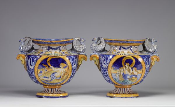 Pair of Urbino style earthenware basins with antique decoration, 19th century - Italian work