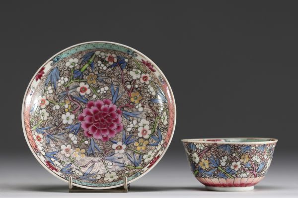 Chine - Bol et assiette en porcelaine polychrome à décor floral, XVIIIème.