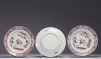 Chine - Ensemble de cinq assiettes en porcelaine polychrome à décor de daims, époque XVIIIème.
