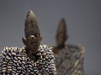 YORUBA NIGERIA - Belle et ancienne paire de figures Ibeji en bois destinée au culte des jumeaux.