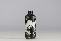 China - Porcelain snuffbox decorated with a dragon on a black background, Qianlong mark.