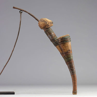 Ancienne pipe Ngbaka , ajourée de renforts en cuivre,ca 1900, Rep.Dem.Congo