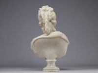 Bust of Marie Antoinette in sculpted marble