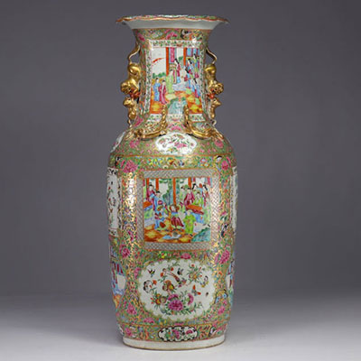 China - large Canton porcelain vase (82cm) with figures, 19th century.