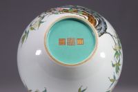 Chine - vase aux neuf pêches en porcelaine, marque Qianlang.