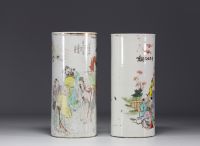Chine - Ensemble composé d'une paire de portes pinceaux et un pot couvert en porcelaine, XXème.