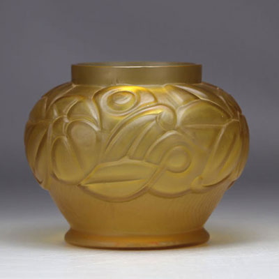 SCAILMONT Vase Art Déco motif stylisé couleur Ocre modèle de Henri Heemskerk