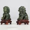 Chine - Paire de Lions de Fô, gardiens de temples, en jade vert sur terrasses en bois ajourées et moulurées.