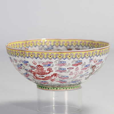 Chinese porcelain bowl decorated with dragons from the republic period